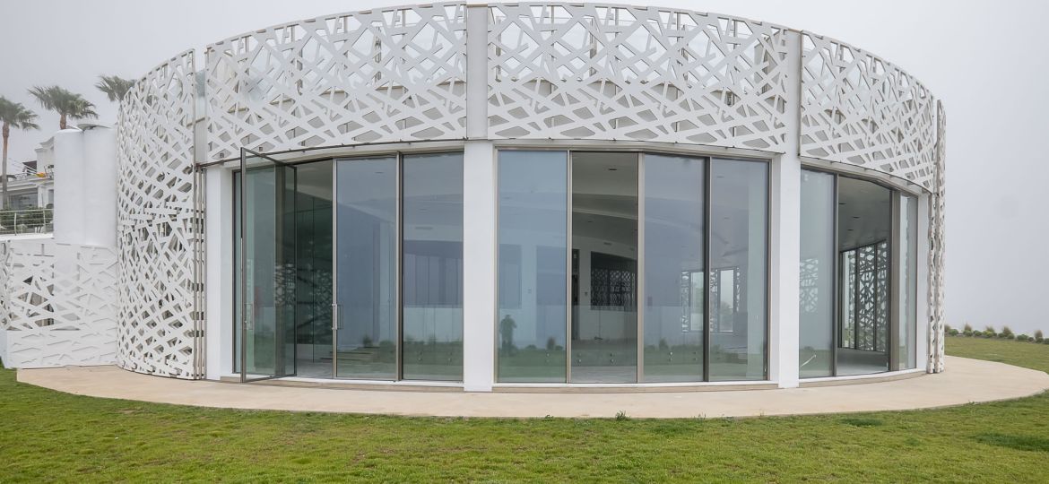 EXP36 P - Pivot Door (minimal pivot door)